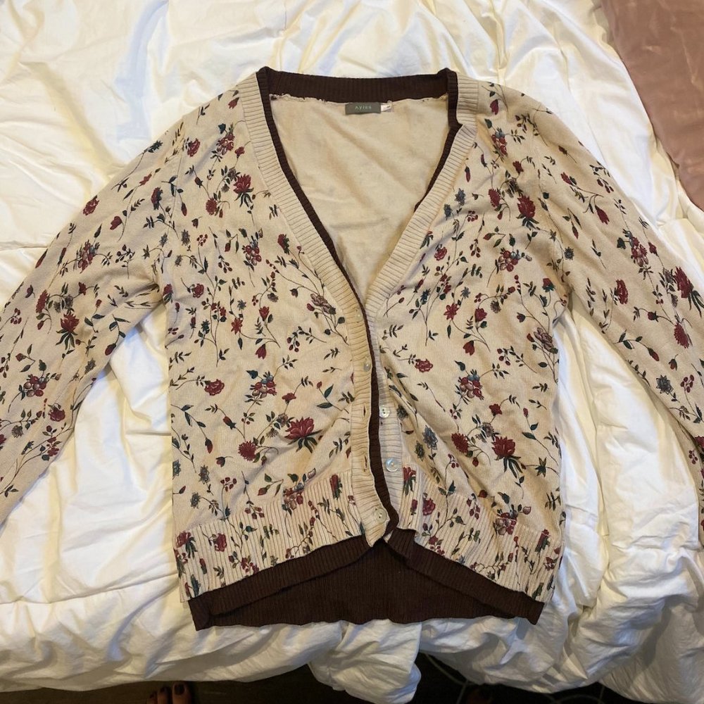 Vintage Floral Cardigan in Size 10